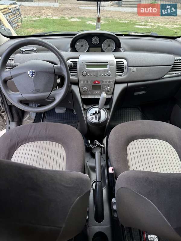 Хэтчбек Lancia Ypsilon 2008 в Обухове