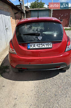 Хэтчбек Lancia Ypsilon 2012 в 