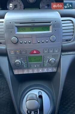 Хэтчбек Lancia Ypsilon 2008 в 