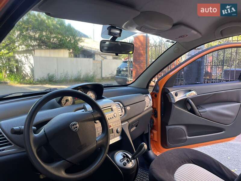 Хэтчбек Lancia Ypsilon 2008 в Киеве фото 16 Хэтчбек Lancia Ypsilon 2008 в Киеве