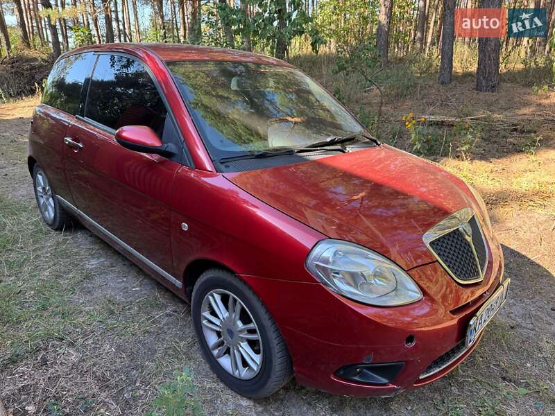 Хэтчбек Lancia Ypsilon 2008 в Киеве