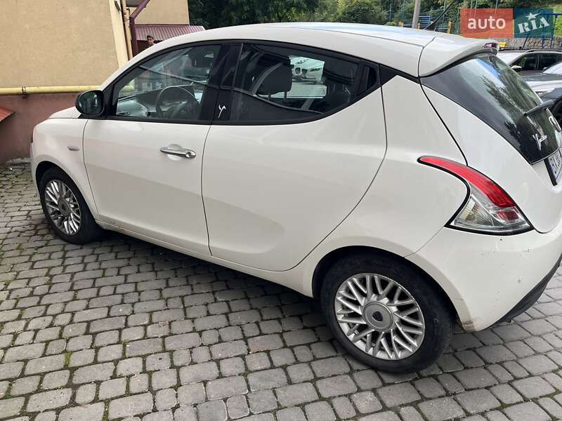 Хэтчбек Lancia Ypsilon 2013 в Хмельницком фото 3 Хэтчбек Lancia Ypsilon 2013 в Хмельницком
