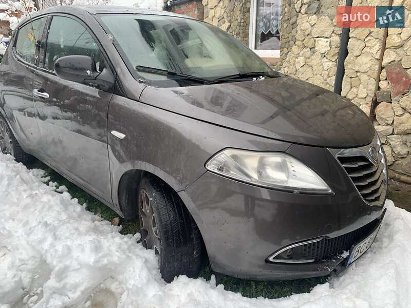Хэтчбек Lancia Ypsilon 2012 в Львове