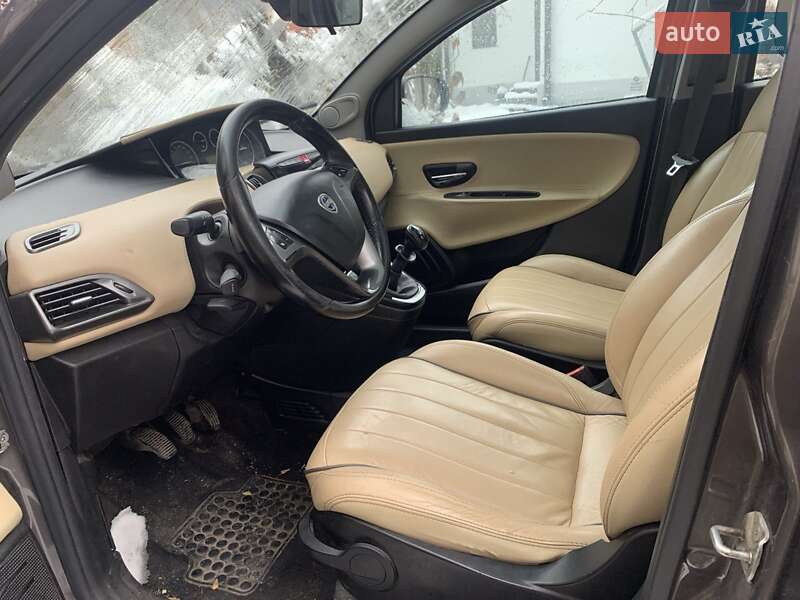 Хэтчбек Lancia Ypsilon 2012 в Львове