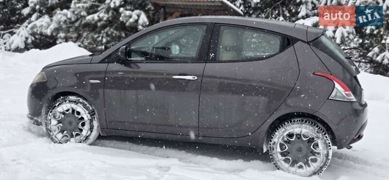 Хэтчбек Lancia Ypsilon 2012 в Дубно