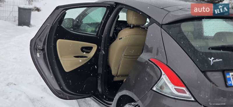 Хэтчбек Lancia Ypsilon 2012 в Дубно
