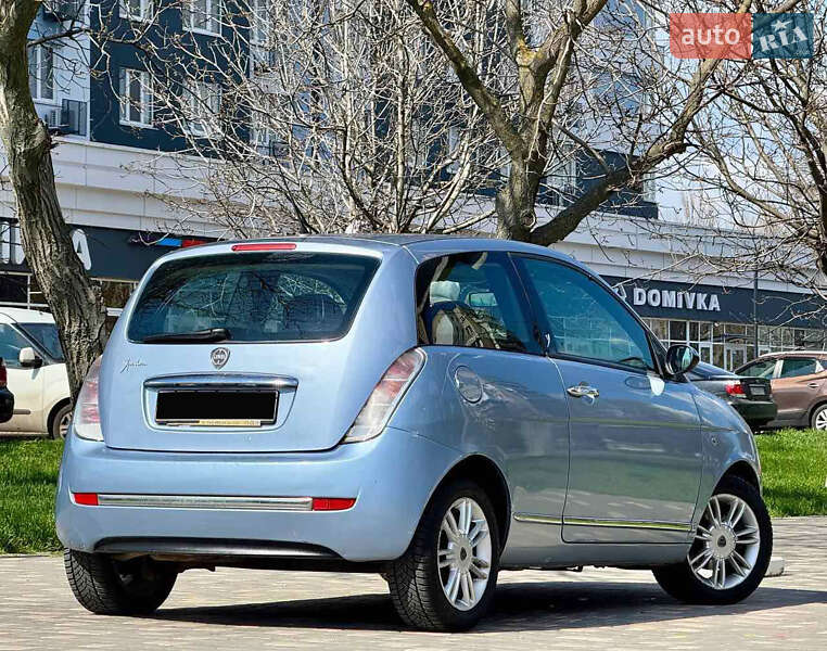 Хэтчбек Lancia Ypsilon 2008 в Раздельной