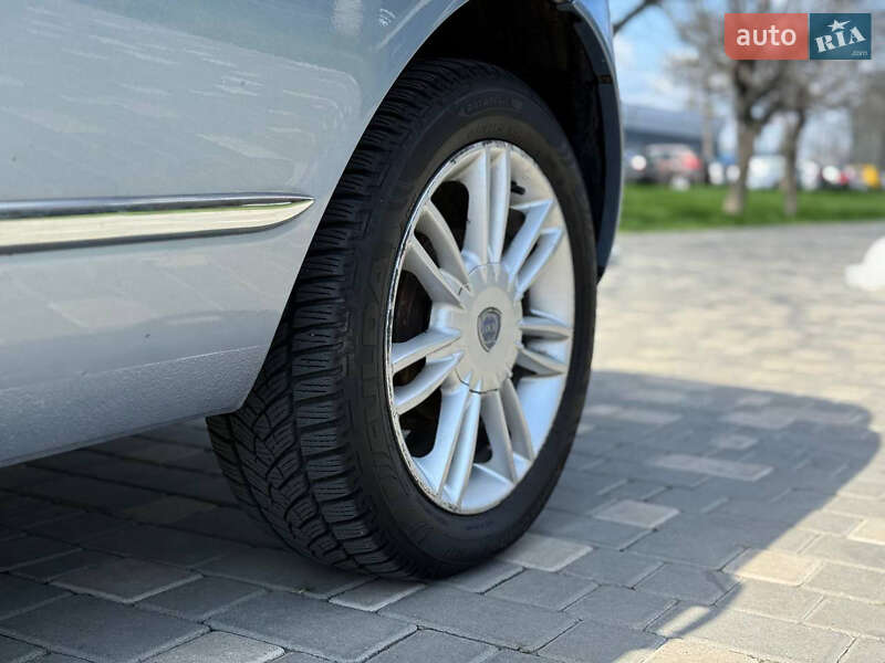 Хэтчбек Lancia Ypsilon 2008 в Раздельной