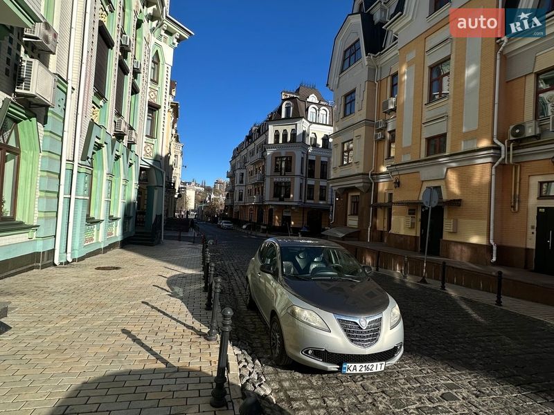 Lancia Ypsilon 2012