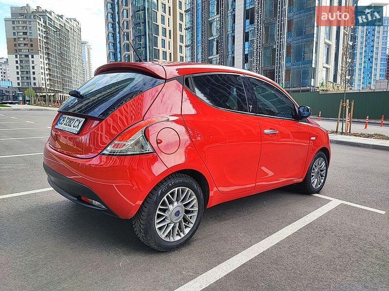 Хэтчбек Lancia Ypsilon 2012 в Киеве