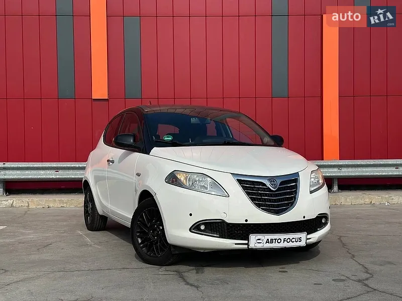 Lancia Ypsilon