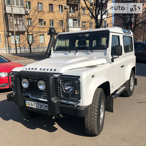 Land rover defender 2011