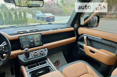 Внедорожник / Кроссовер Land Rover Defender 2022 в 