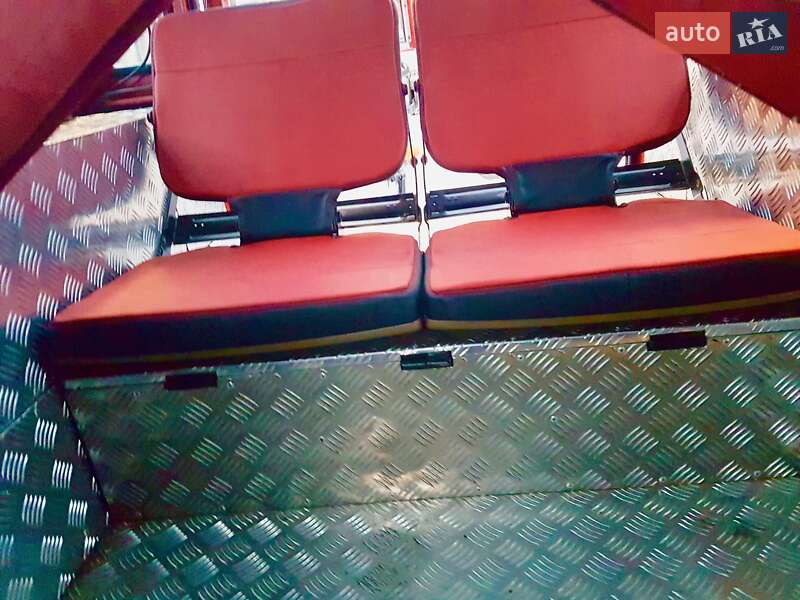 Позашляховик / Кросовер Land Rover Defender 1998 в Києві