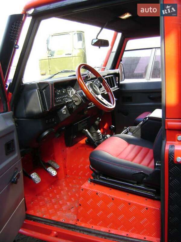 Позашляховик / Кросовер Land Rover Defender 1998 в Києві