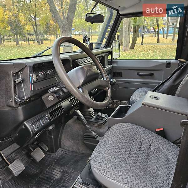 Позашляховик / Кросовер Land Rover Defender 2002 в Києві