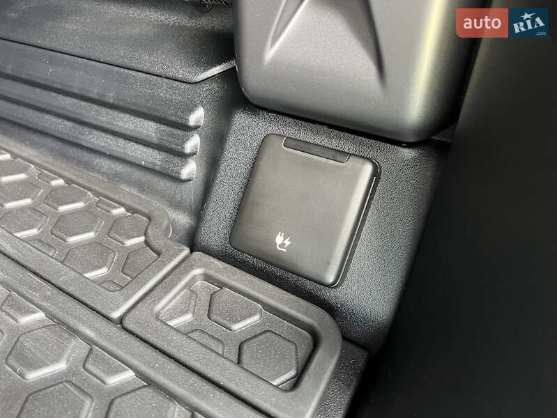 Позашляховик / Кросовер Land Rover Defender 2022 в Дніпрі