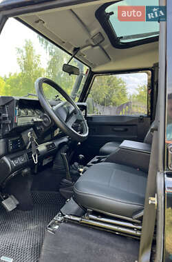 Позашляховик / Кросовер Land Rover Defender 2006 в  фото 18 Позашляховик / Кросовер Land Rover Defender 2006 в
