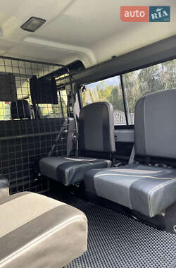 Позашляховик / Кросовер Land Rover Defender 2006 в  фото 26 Позашляховик / Кросовер Land Rover Defender 2006 в