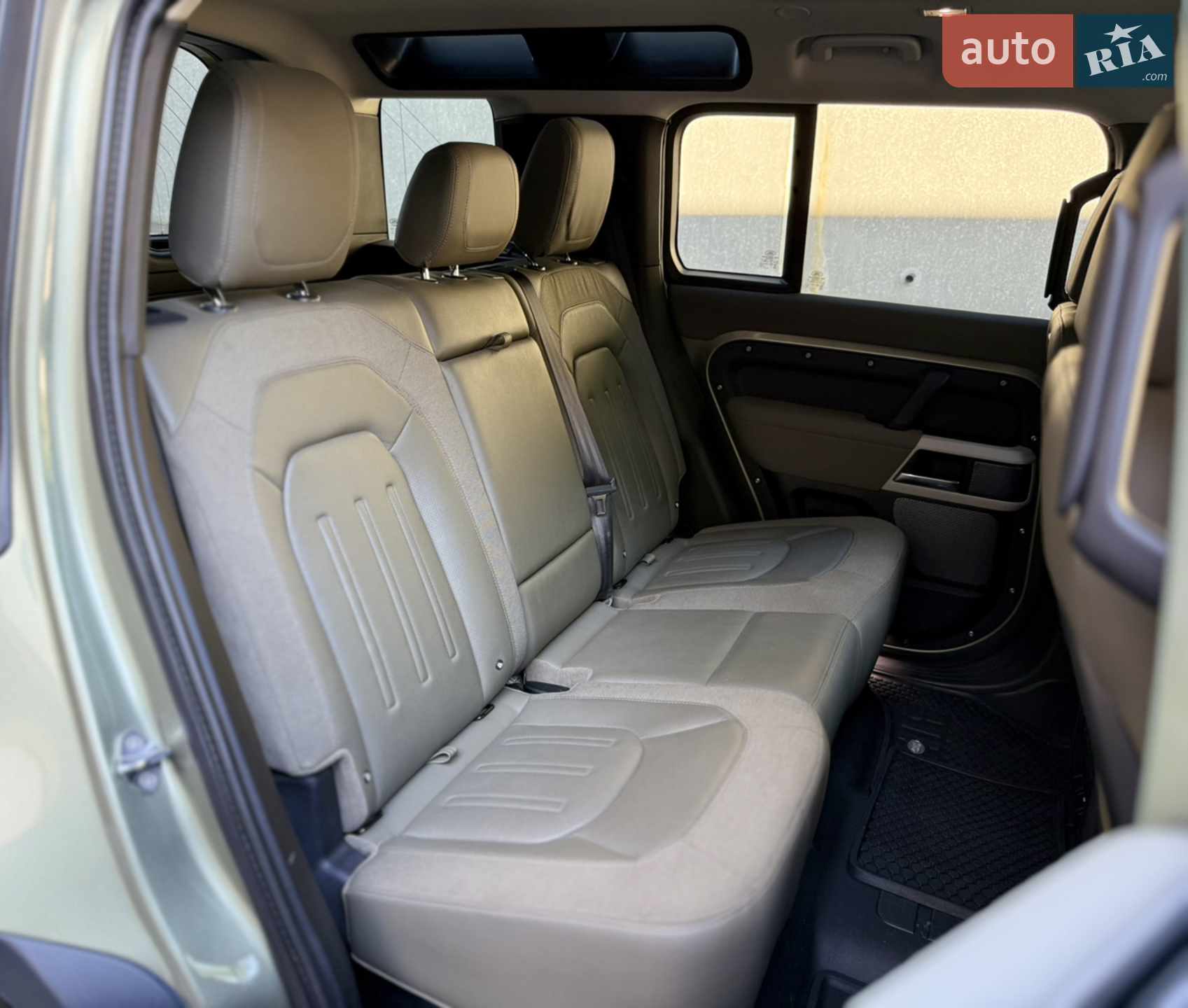2020 Land Rover Defender - мініатюра 15