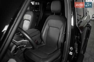 Внедорожник / Кроссовер Land Rover Defender 2022 в 
