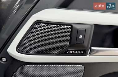 Внедорожник / Кроссовер Land Rover Defender 2022 в 