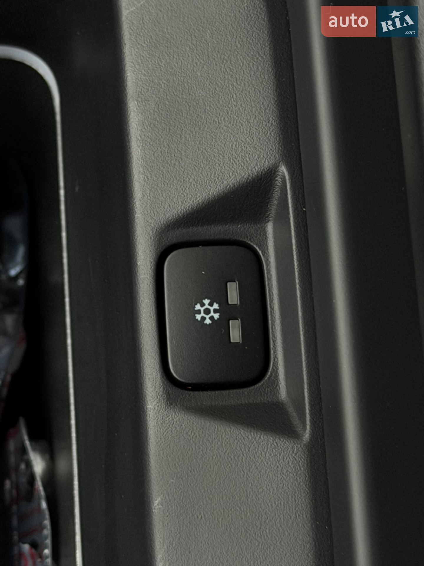 2023 Land Rover Defender - мініатюра 24