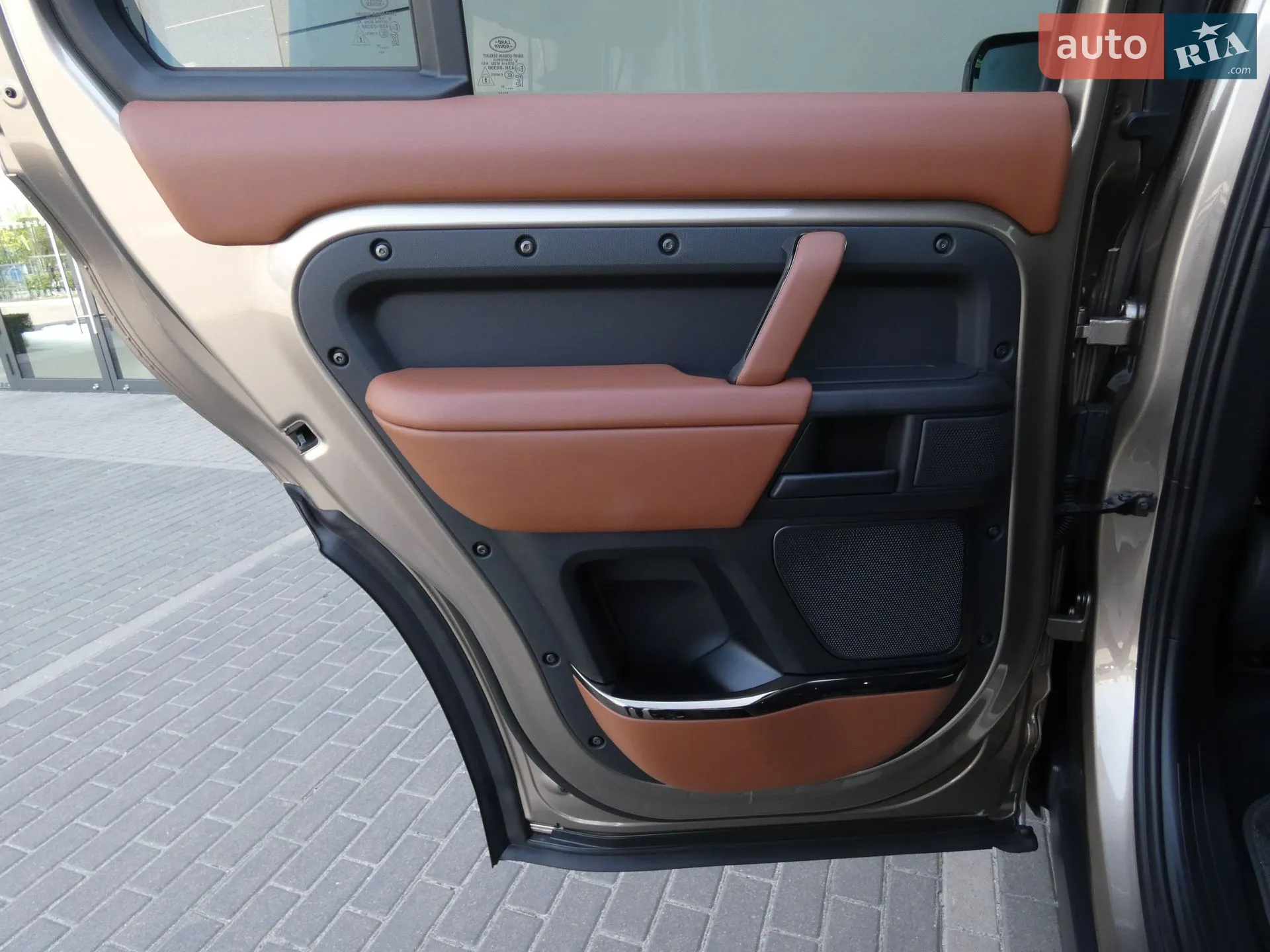 2025 Land Rover Defender - мініатюра 16
