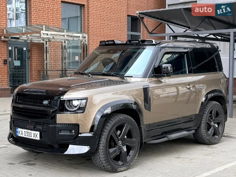 Land Rover Defender 2023