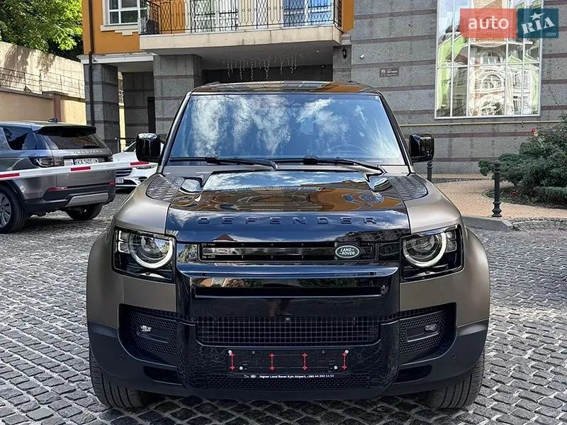 Land Rover Defender 2023