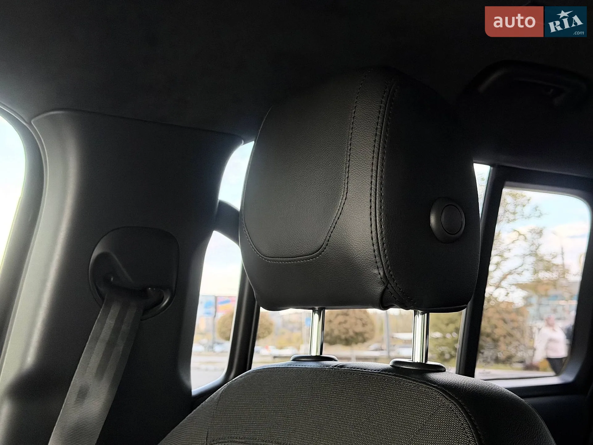 2020 Land Rover Defender - мініатюра 106