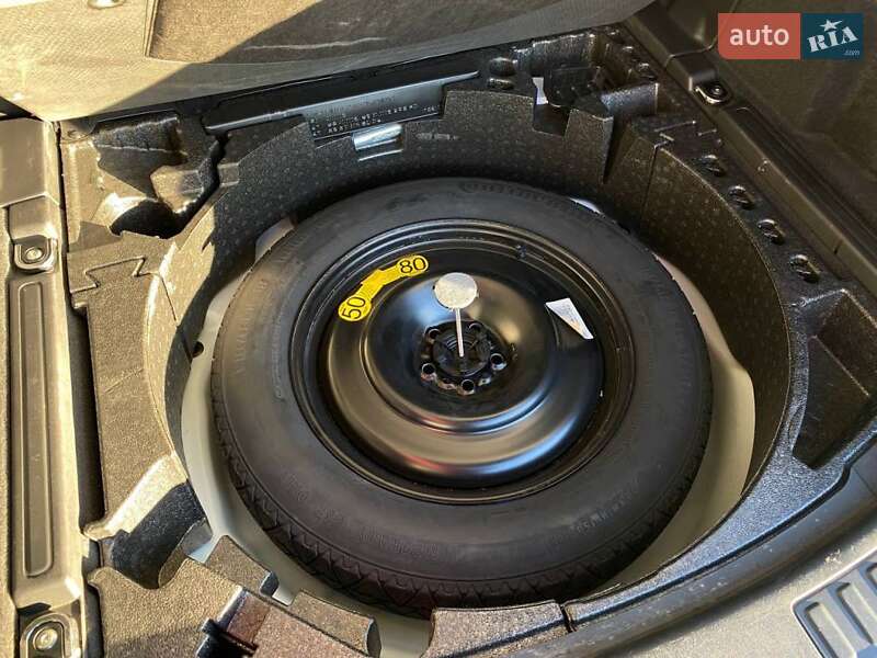 Внедорожник / Кроссовер Land Rover Discovery Sport 2017 в Киеве