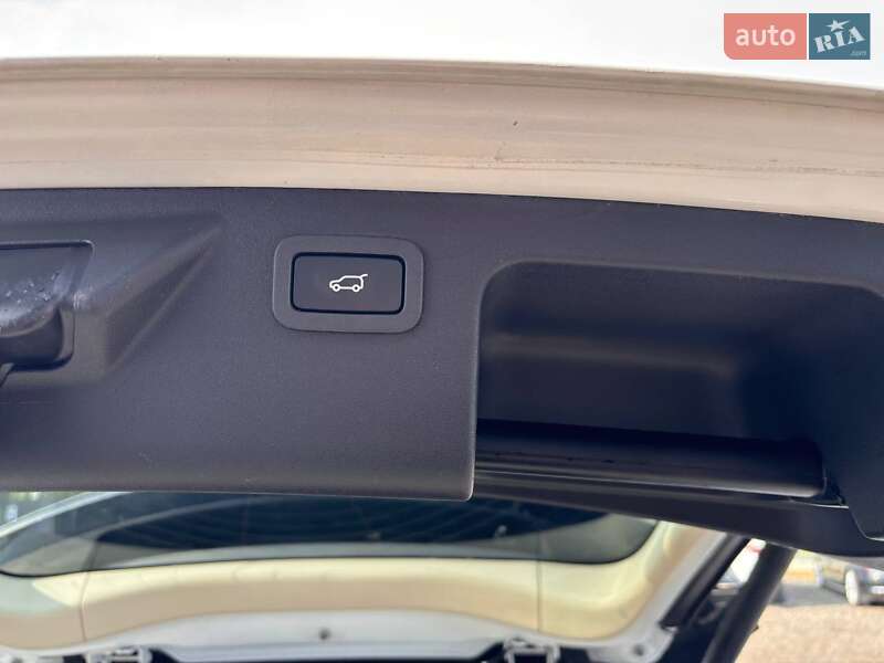 Внедорожник / Кроссовер Land Rover Discovery Sport 2017 в Львове