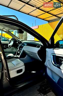 Внедорожник / Кроссовер Land Rover Discovery Sport 2015 в 