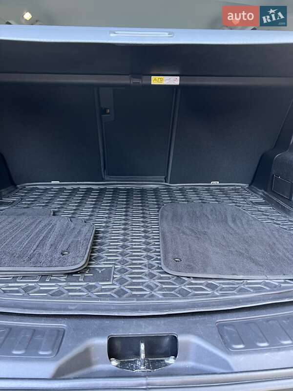 Внедорожник / Кроссовер Land Rover Discovery Sport 2019 в Киеве