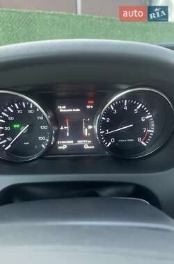 Позашляховик / Кросовер Land Rover Discovery Sport 2015 в 