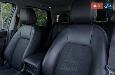 Внедорожник / Кроссовер Land Rover Discovery Sport 2016 в 