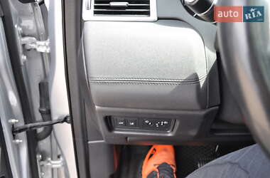 Позашляховик / Кросовер Land Rover Discovery Sport 2017 в 