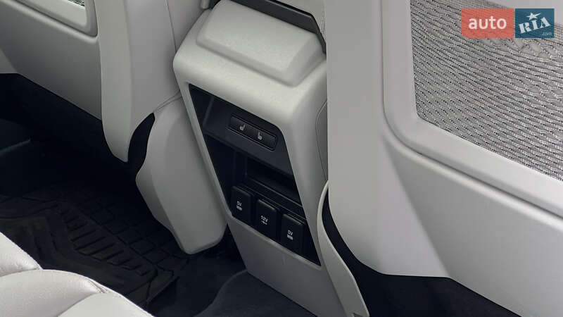 Позашляховик / Кросовер Land Rover Discovery Sport 2018 в Софіївській Борщагівці