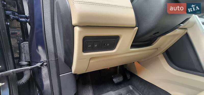 Позашляховик / Кросовер Land Rover Discovery Sport 2015 в Івано-Франківську