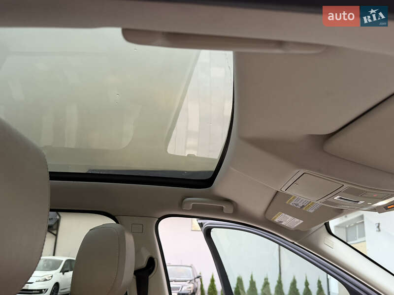 Позашляховик / Кросовер Land Rover Discovery Sport 2016 в Дрогобичі