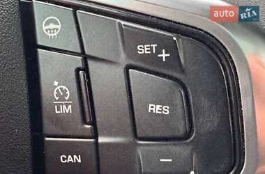 Позашляховик / Кросовер Land Rover Discovery Sport 2017 в  фото 24 Позашляховик / Кросовер Land Rover Discovery Sport 2017 в