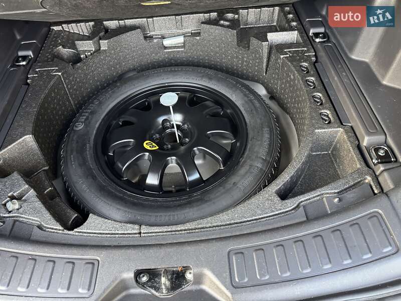 Позашляховик / Кросовер Land Rover Discovery Sport 2015 в Калуші