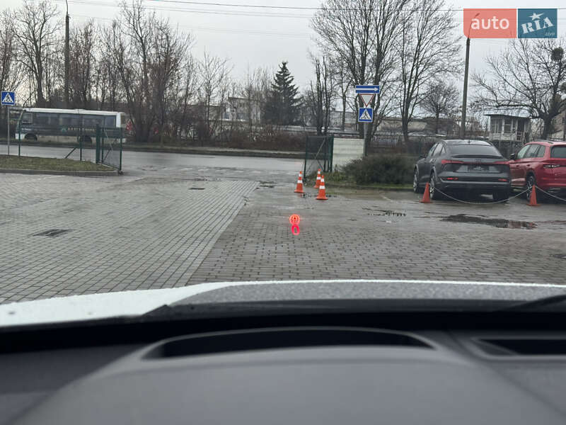 Внедорожник / Кроссовер Land Rover Discovery Sport 2016 в Луцке