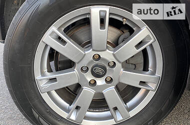Позашляховик / Кросовер Land Rover Discovery 2012 в 