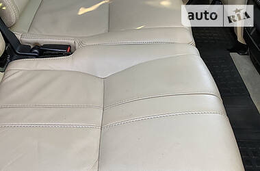 Позашляховик / Кросовер Land Rover Discovery 2012 в 