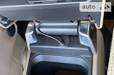 Позашляховик / Кросовер Land Rover Discovery 2012 в 