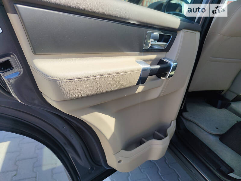 Позашляховик / Кросовер Land Rover Discovery 2016 в Києві