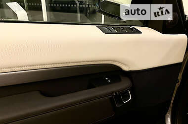 Позашляховик / Кросовер Land Rover Discovery 2021 в 