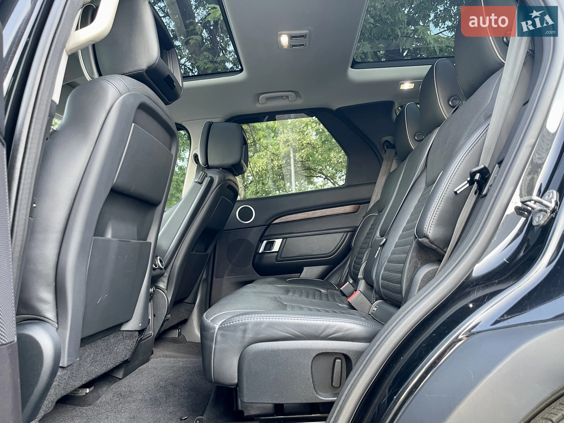 2017 Land Rover Discovery - мініатюра 28